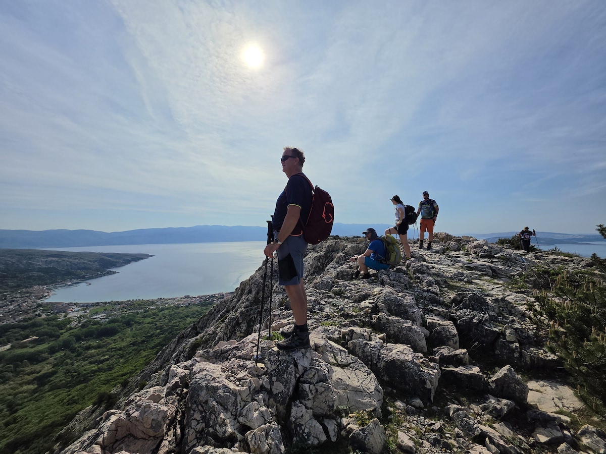 Med morjem, kamnom in jastrebi - tridnevni pohod na Krku